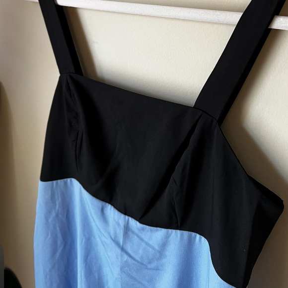 BEAUTIFUL BLUE COLOR BLOCK RUFFLE END DRESS - Picture 6 of 6